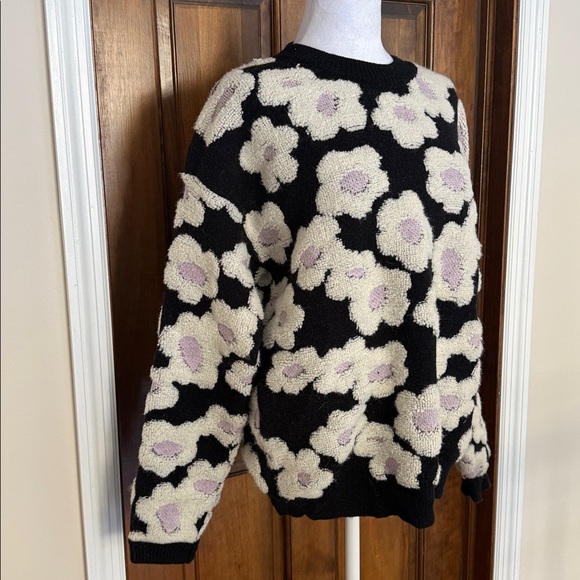 & Merci Sherpa Floral Black and White Boutique Sweater Small - Picture 8 of 14